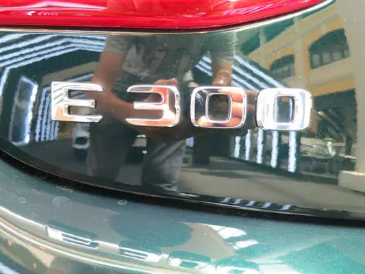 Mercedes-Benz E 300 3.5dm3 benzyna 207 L355M0 NZAAB410